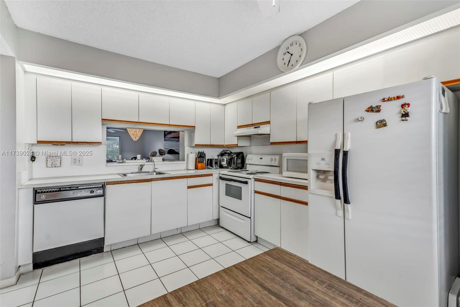 CAMBRIDGE AT CENTURY VILL - Residential