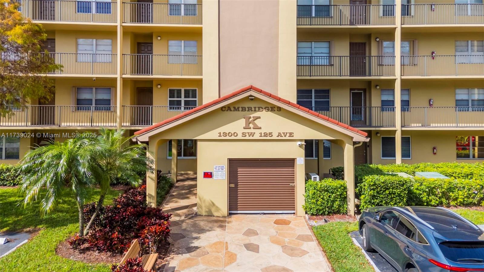 CAMBRIDGE AT CENTURY VILL - Residential