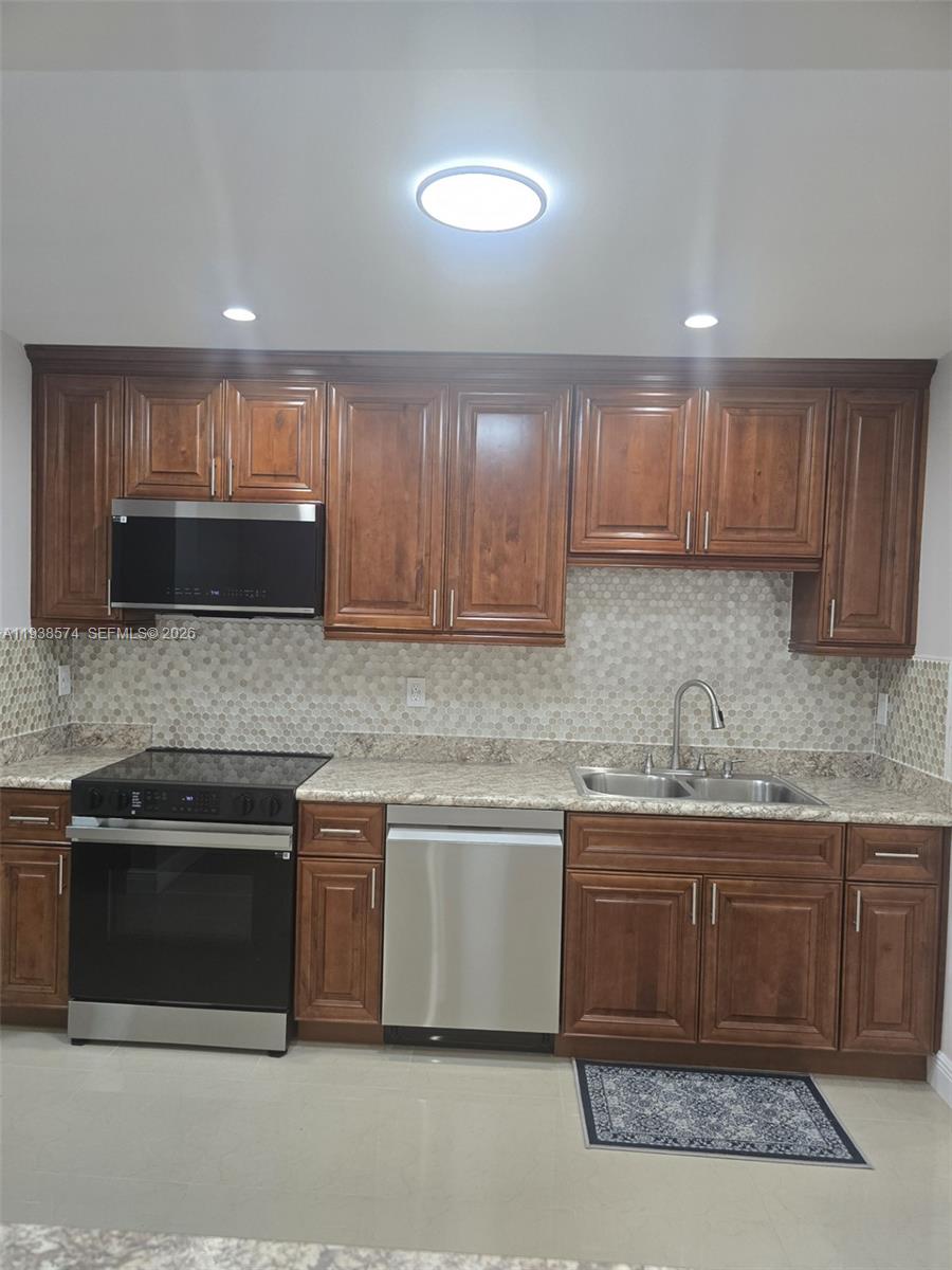 DOUGLAS ESTS - Residential