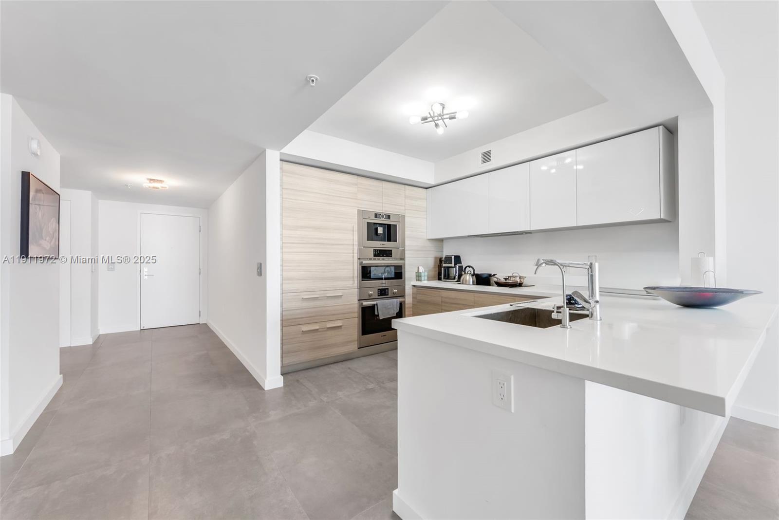 PARQUE TOWERS CONDO - Residential Lease