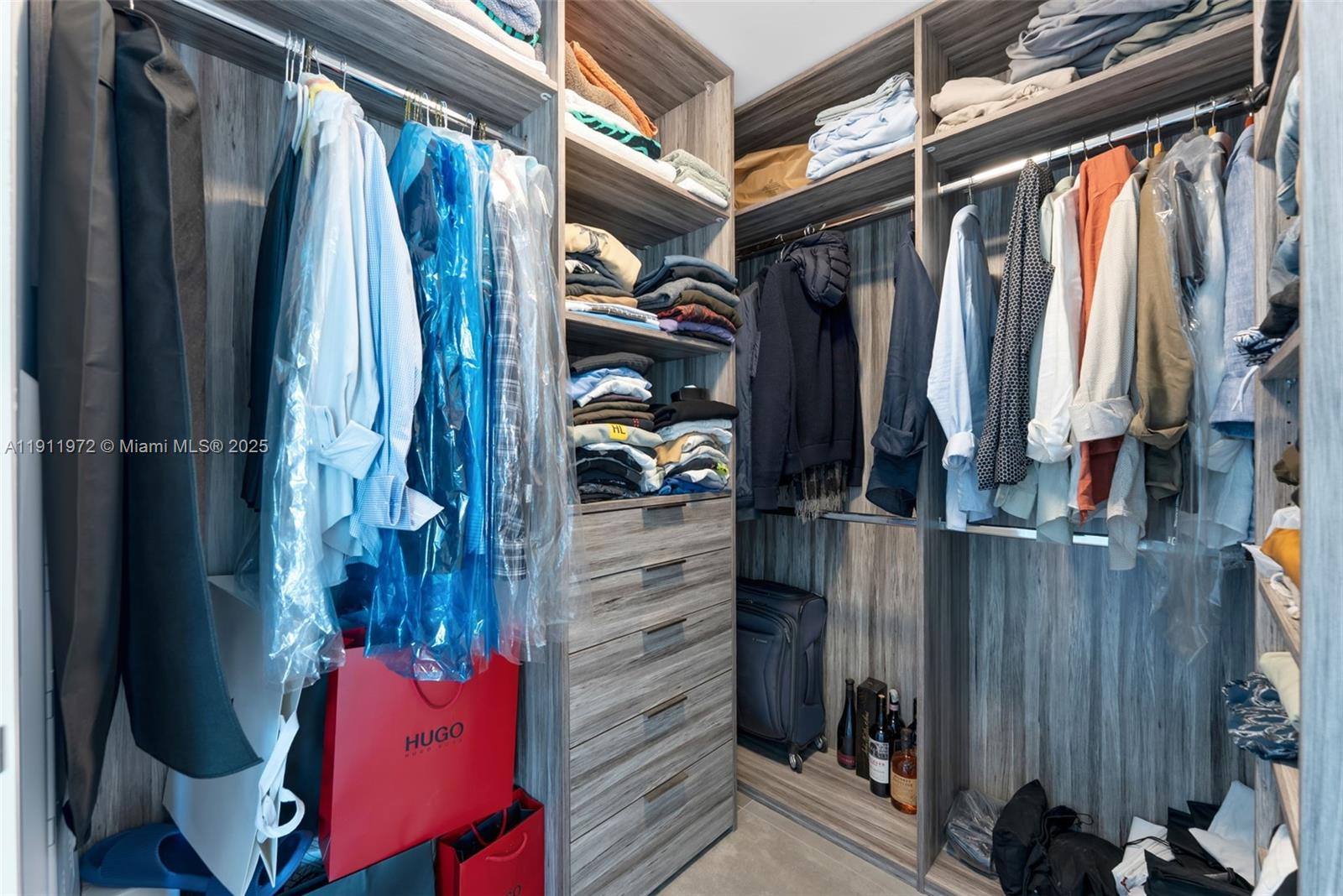 PARQUE TOWERS CONDO - Residential Lease