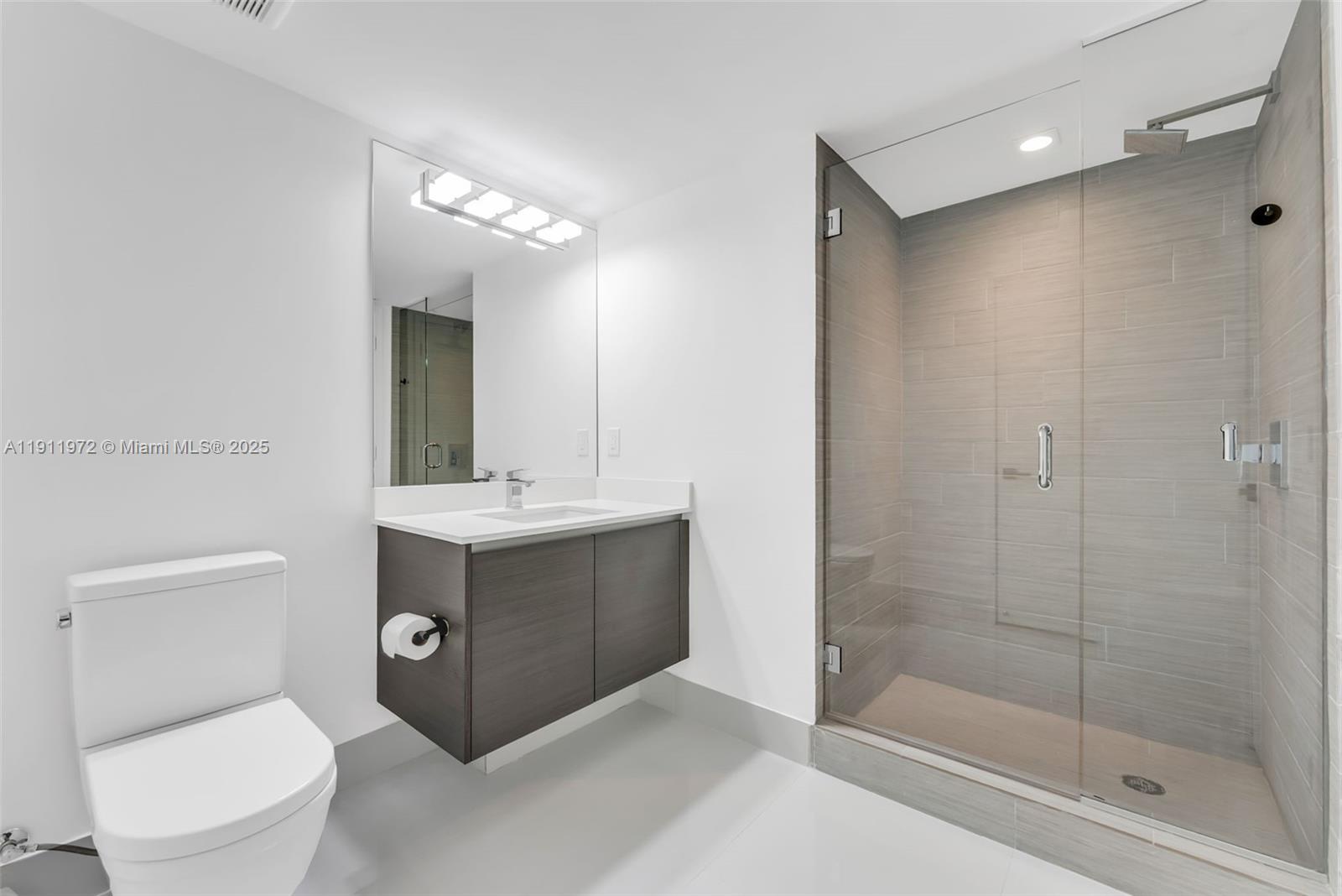 PARQUE TOWERS CONDO - Residential Lease