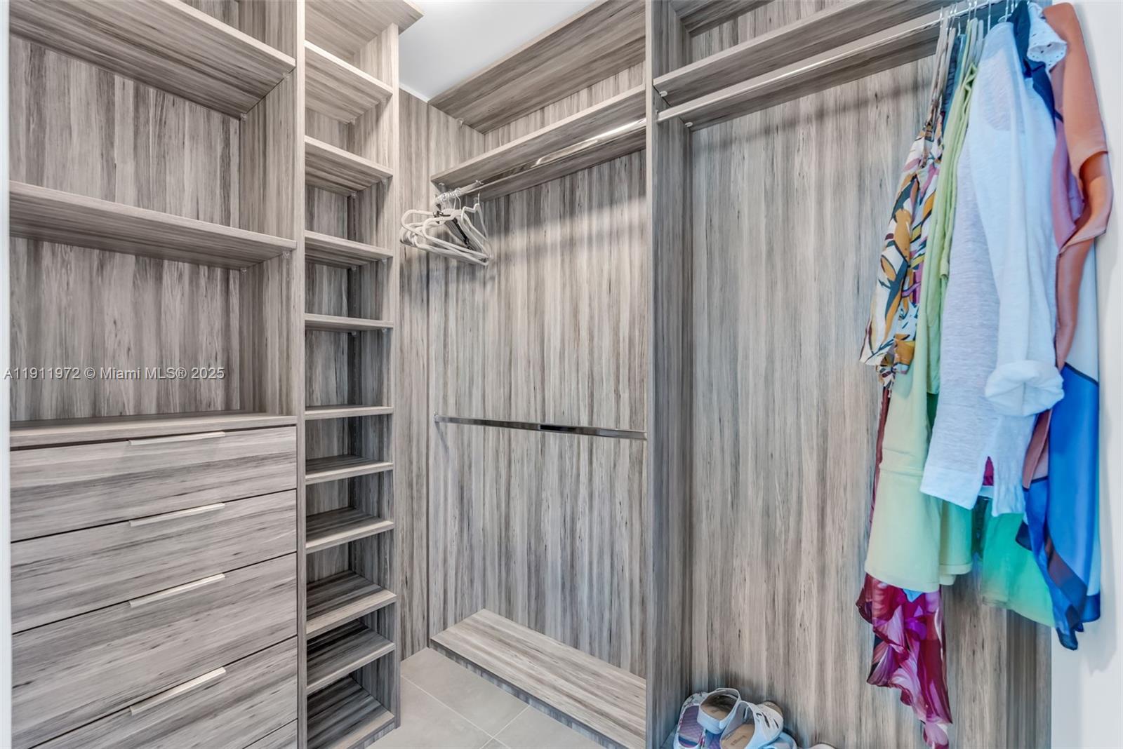 PARQUE TOWERS CONDO - Residential Lease