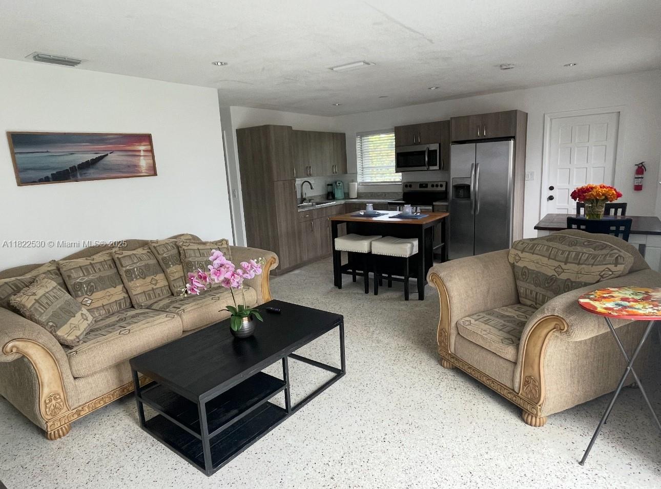 Beautiful 3/1 located in Key Largo at Mile Marker 101. Ready for immediate move-in! Fully furnished for your convenience, but furniture can be removed upon request. Located near local marinas, diving centers, restaurants, and shopping. $3,150 with internet included. 960 square feet with private back yard area. Parking for 4 to 5 cars. Single family home 1 pet only on a case by case basis. Enjoy island living just steps from the best of the Florida Keys!
Optional for the tenants: for an annual fee, you can enjoy access to a private park with beach, dock, and boat ramp.