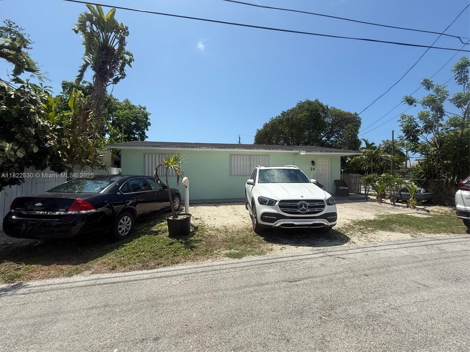Rental Property at 38 Silver Springs Dr 38, Key Largo, Monroe County, Florida - Bedrooms: 3 
Bathrooms: 1  - $3,000 MO.