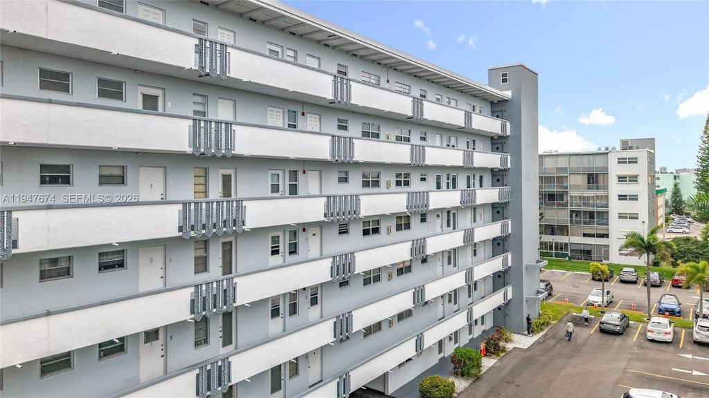 Photo of 1000 NE 14th Ave #411, Hallandale Beach, FL 33009 (MLS # A11947674)