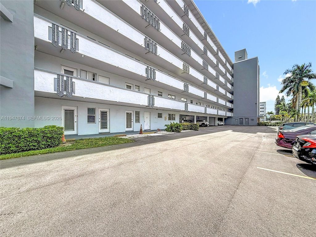 Photo of 1000 NE 14th Ave #411, Hallandale Beach, FL 33009 (MLS # A11947674)