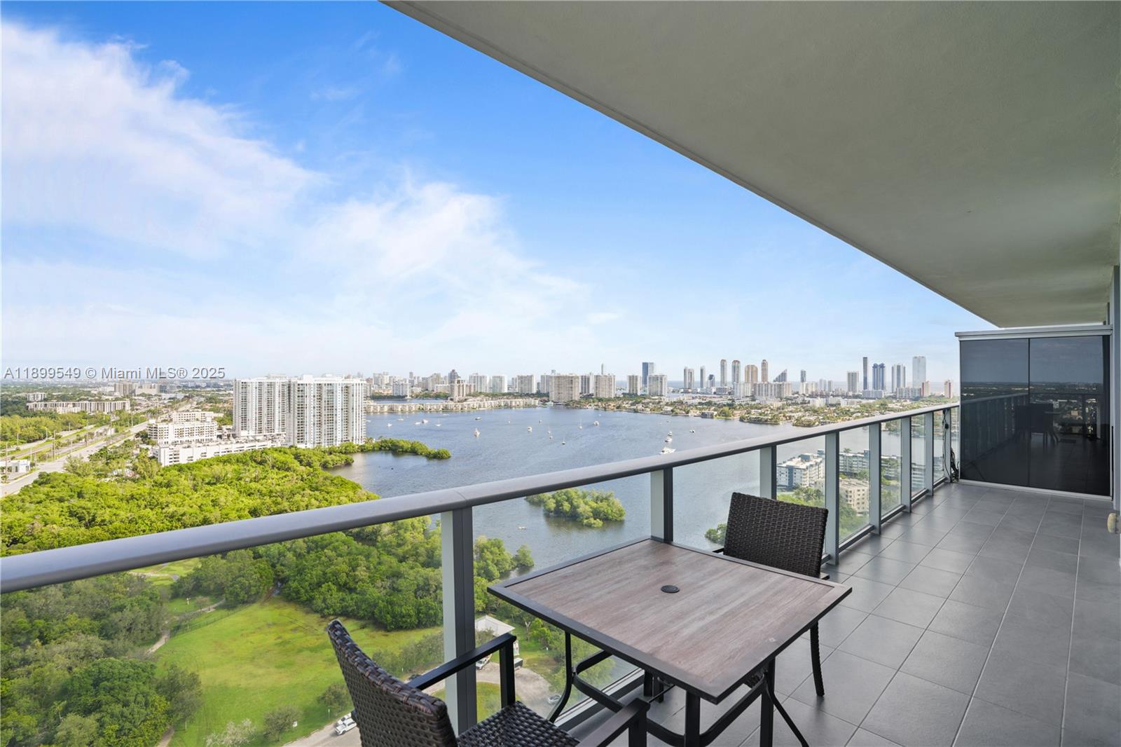 THE HARBOUR NORTH CONDO - Residential