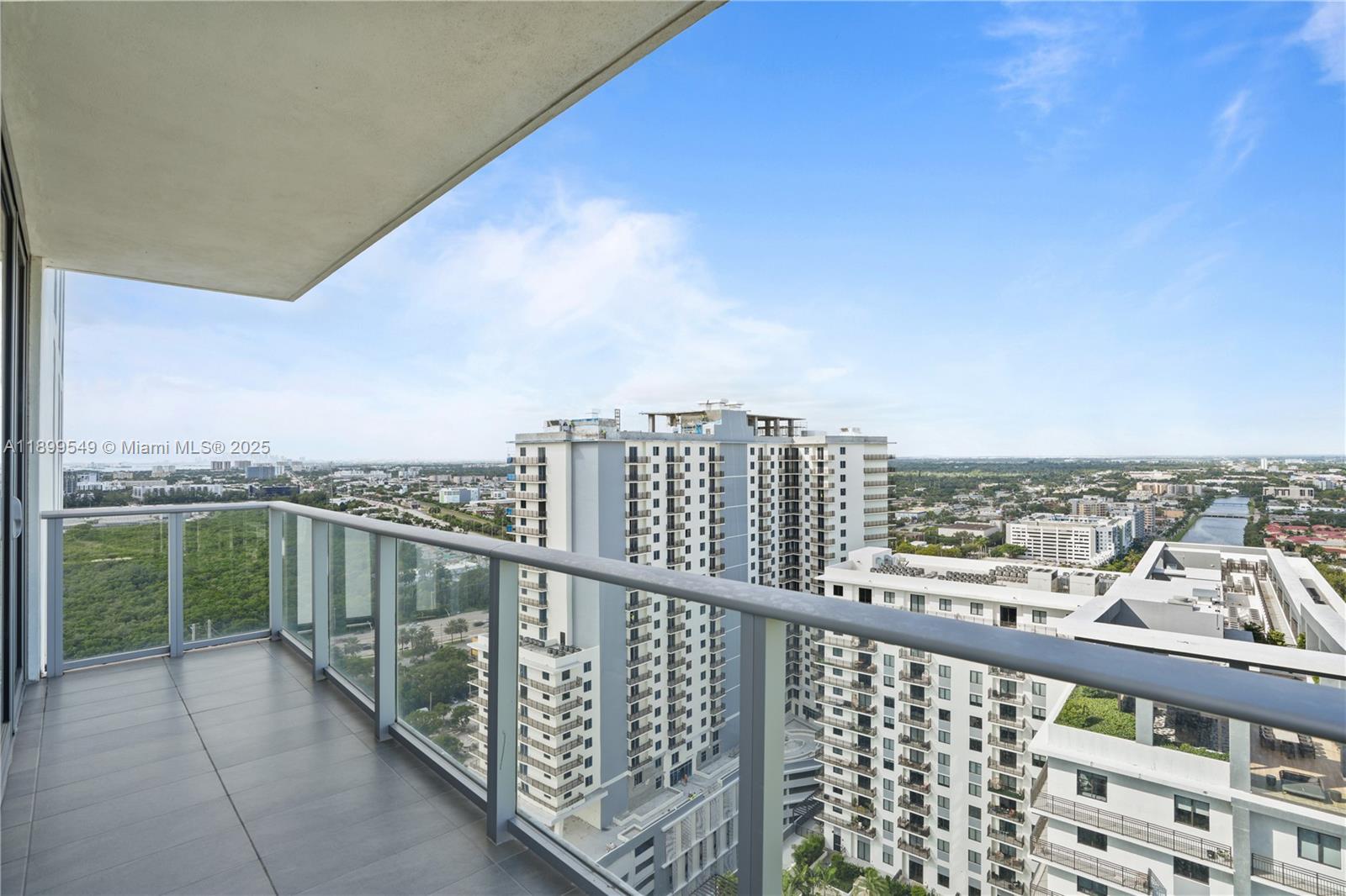 THE HARBOUR NORTH CONDO - Residential