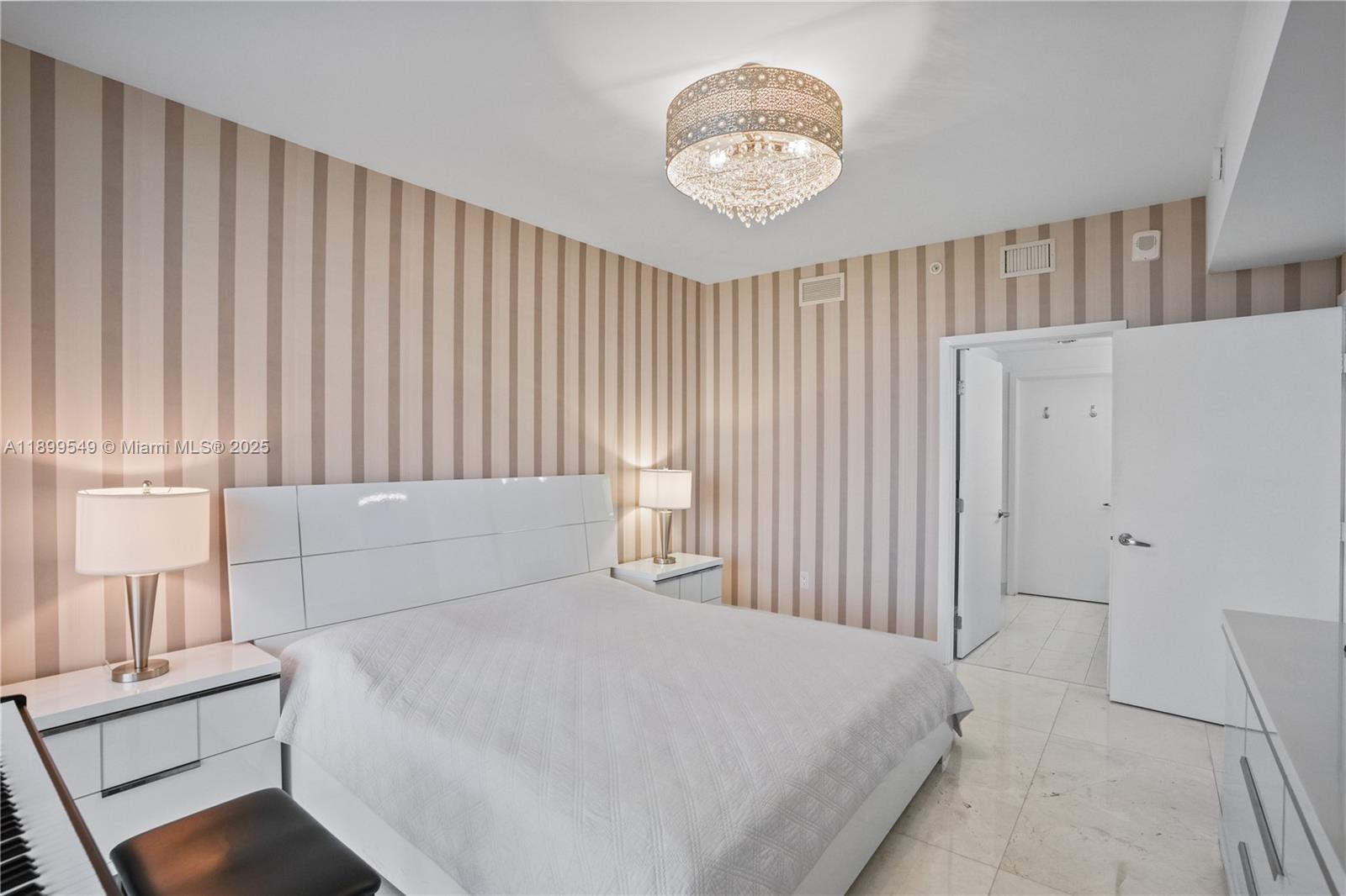 THE HARBOUR NORTH CONDO - Residential