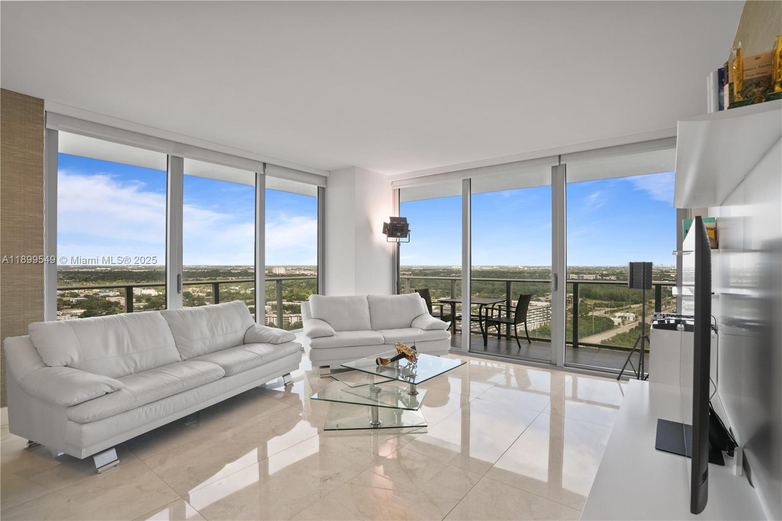 THE HARBOUR NORTH CONDO - Residential
