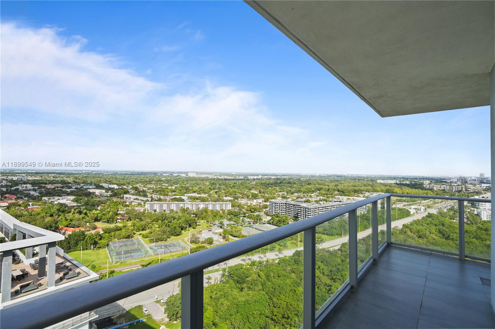 THE HARBOUR NORTH CONDO - Residential