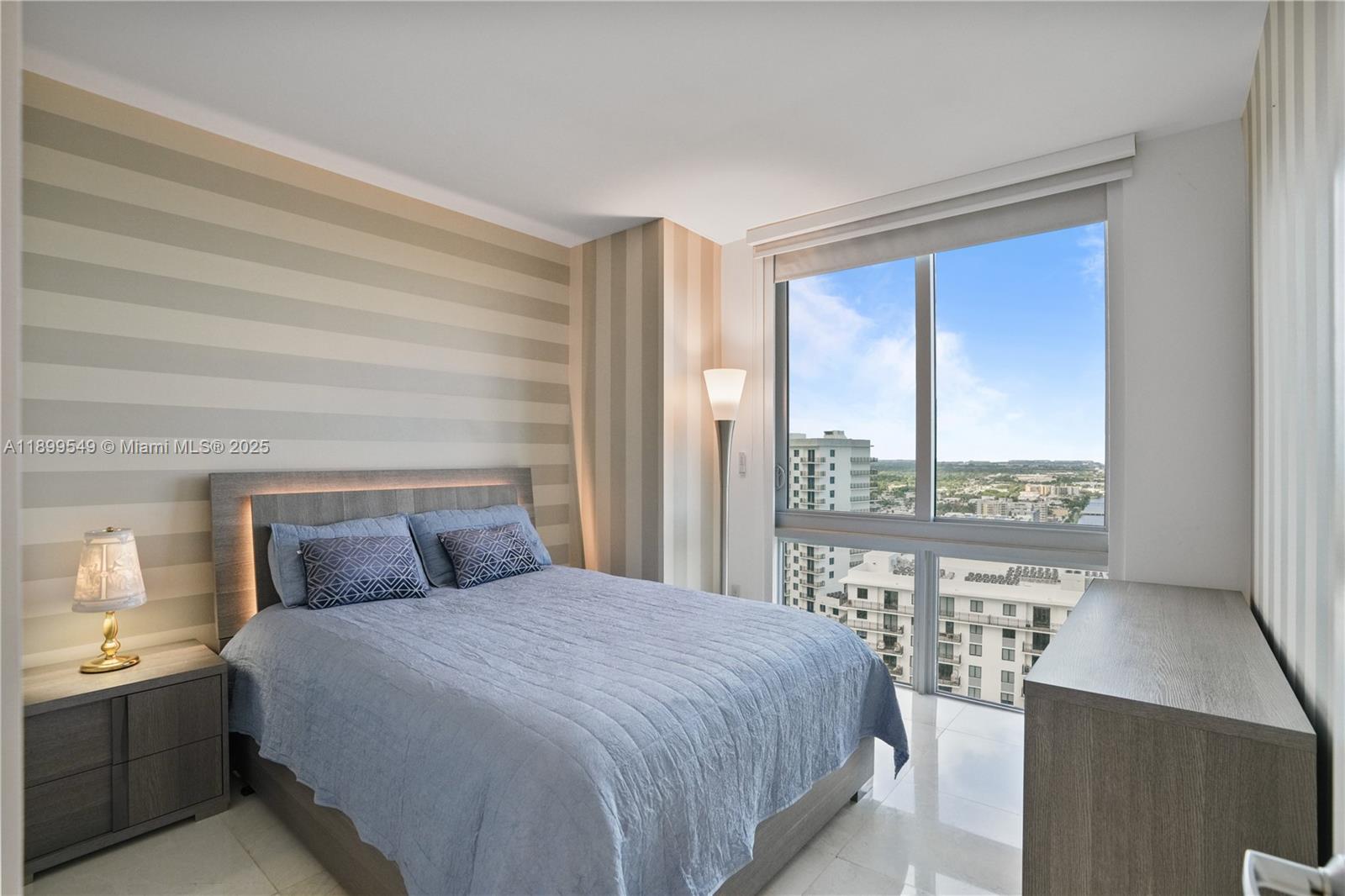 THE HARBOUR NORTH CONDO - Residential