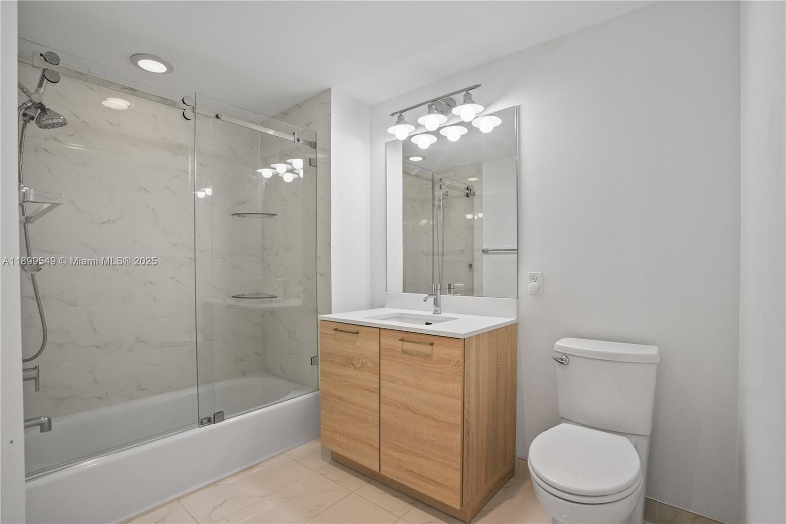 THE HARBOUR NORTH CONDO - Residential