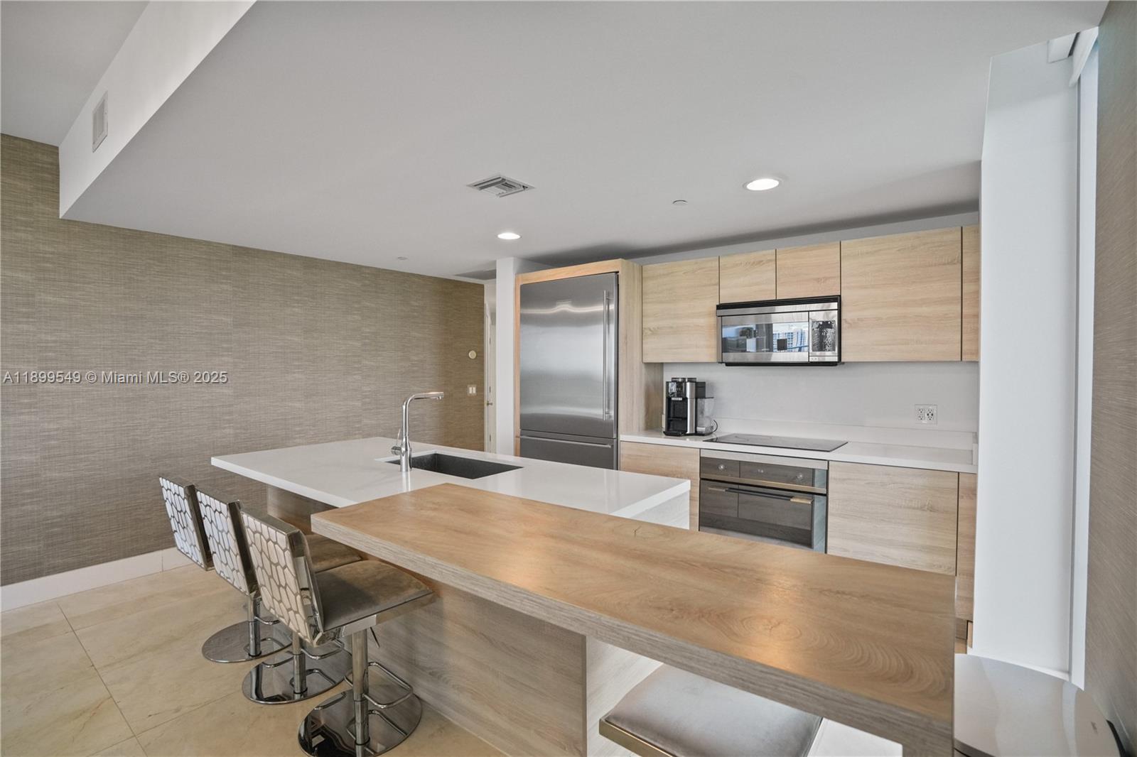 16385 Biscayne Blvd 2901 +2 Parking