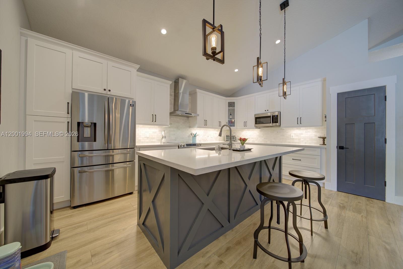 PEMBROKE SHORES - Residential