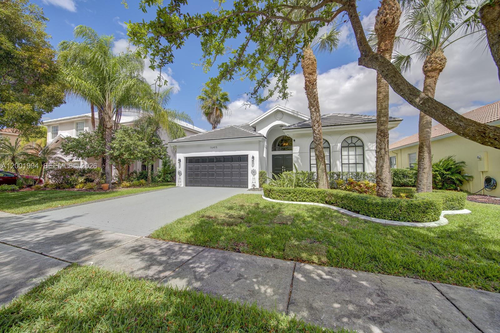 PEMBROKE SHORES - Residential