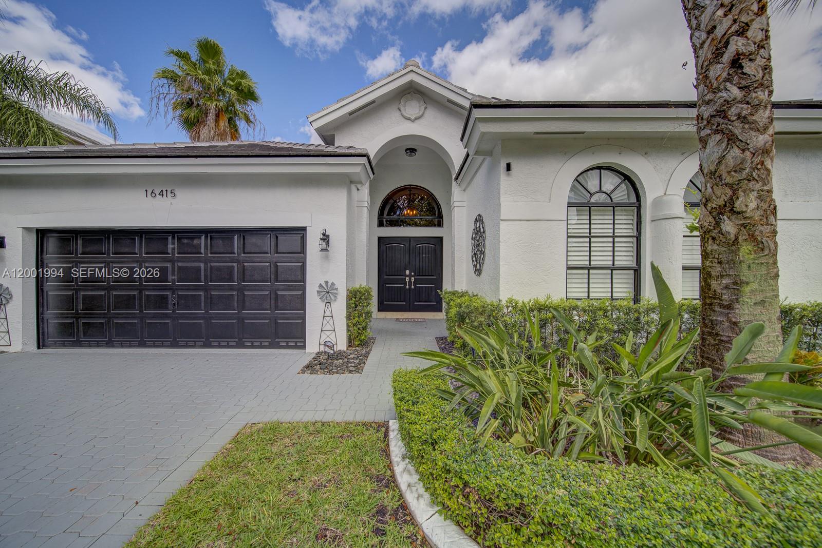 PEMBROKE SHORES - Residential
