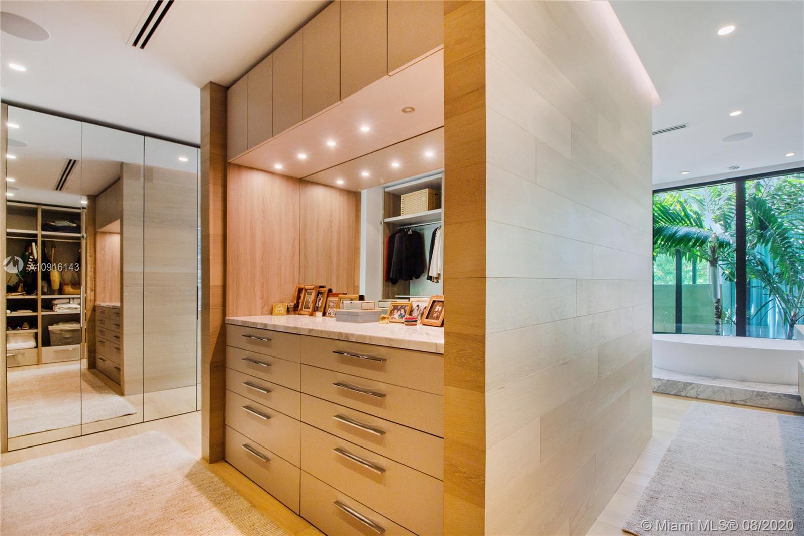 SUNSET ISLANDS-ISLAND NO - Residential