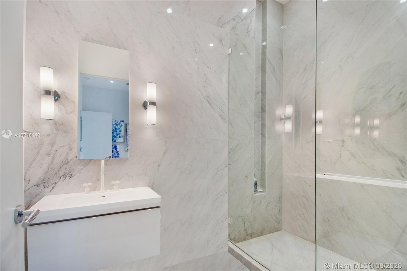 SUNSET ISLANDS-ISLAND NO - Residential