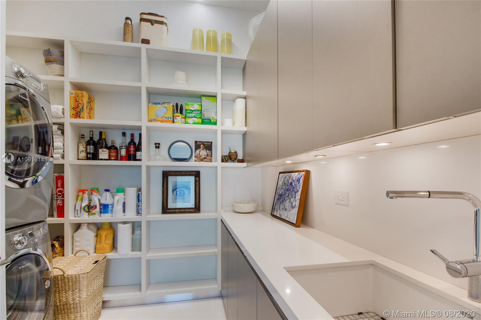 SUNSET ISLANDS-ISLAND NO - Residential