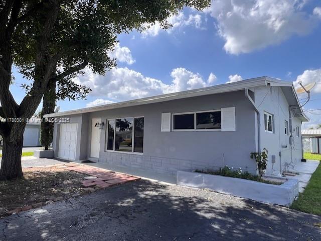 Rental Property at 9021 Nw 24th Pl, Sunrise, Miami-Dade County, Florida - Bedrooms: 3 
Bathrooms: 2  - $3,250 MO.