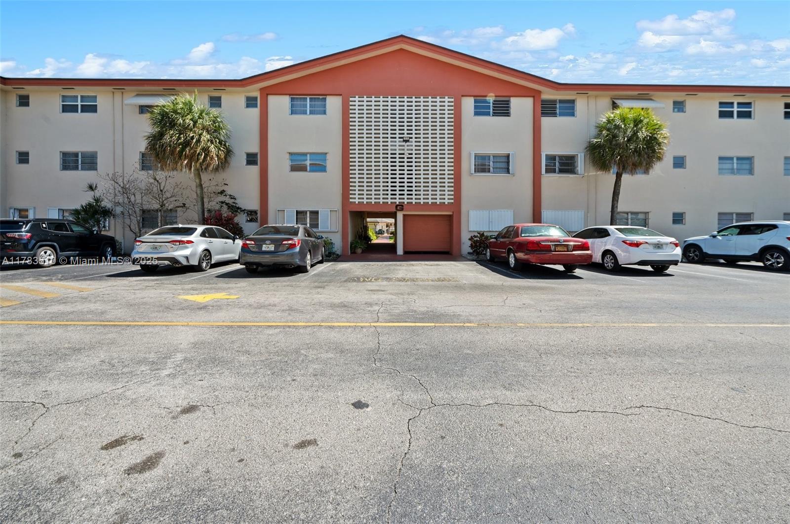 5300 Washington St G323, Hollywood, Broward County, Florida - 2 Bedrooms  
2 Bathrooms - 
