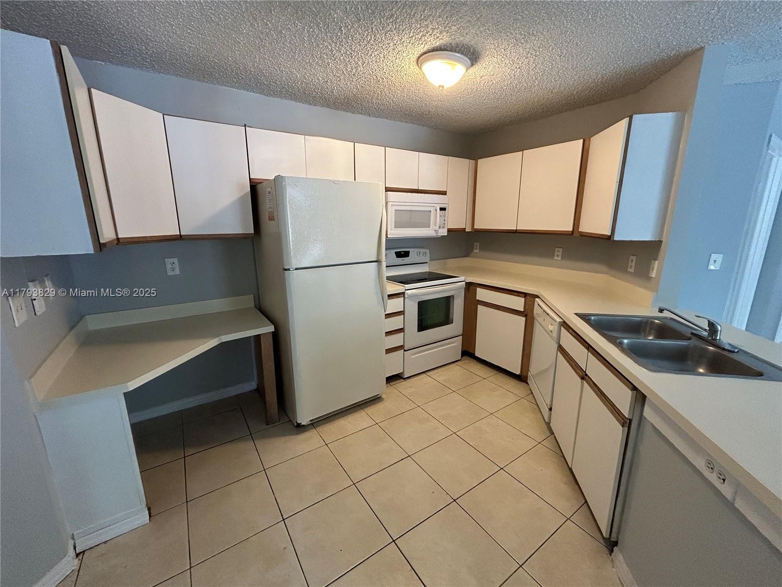 4015 W Mcnab Rd D101, Pompano Beach, Broward County, Florida - 3 Bedrooms  
2 Bathrooms - 