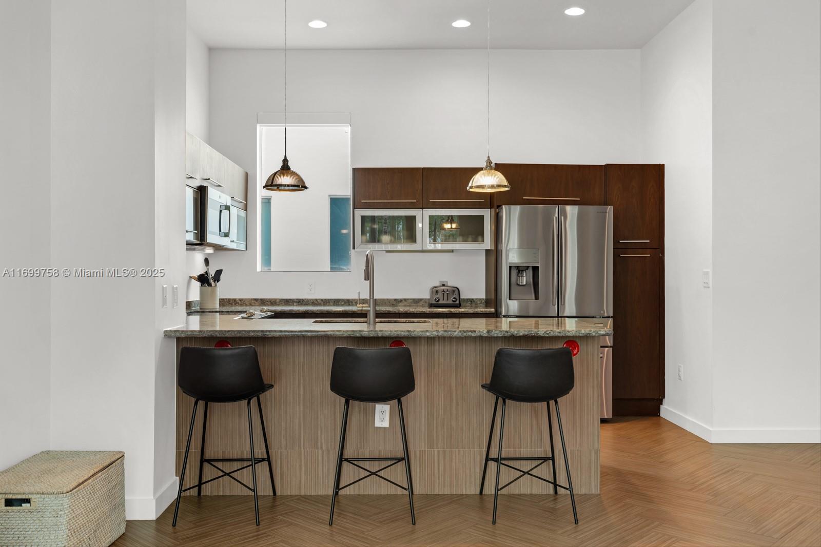 315 NE 7 St