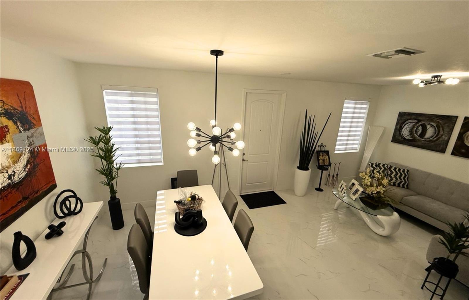 MANDARIN LAKES - Residential