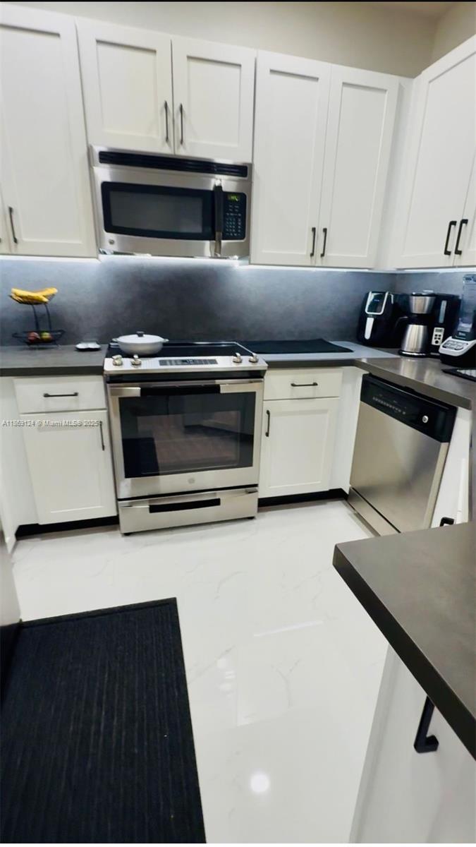 MANDARIN LAKES - Residential