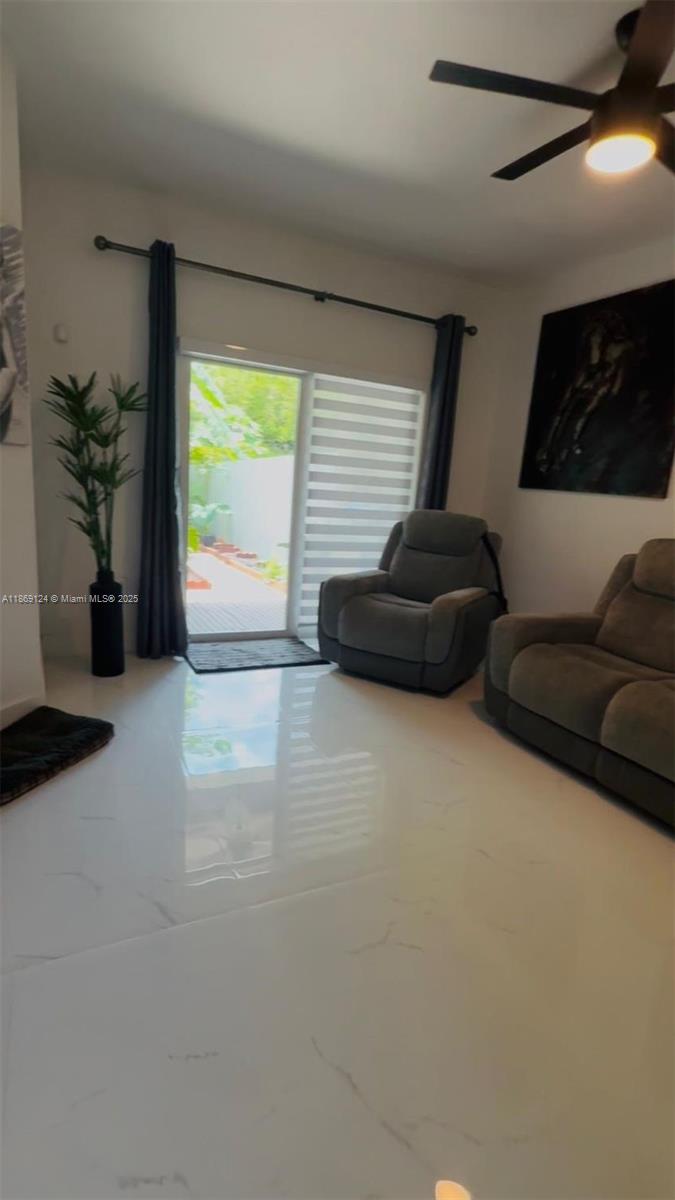 MANDARIN LAKES - Residential