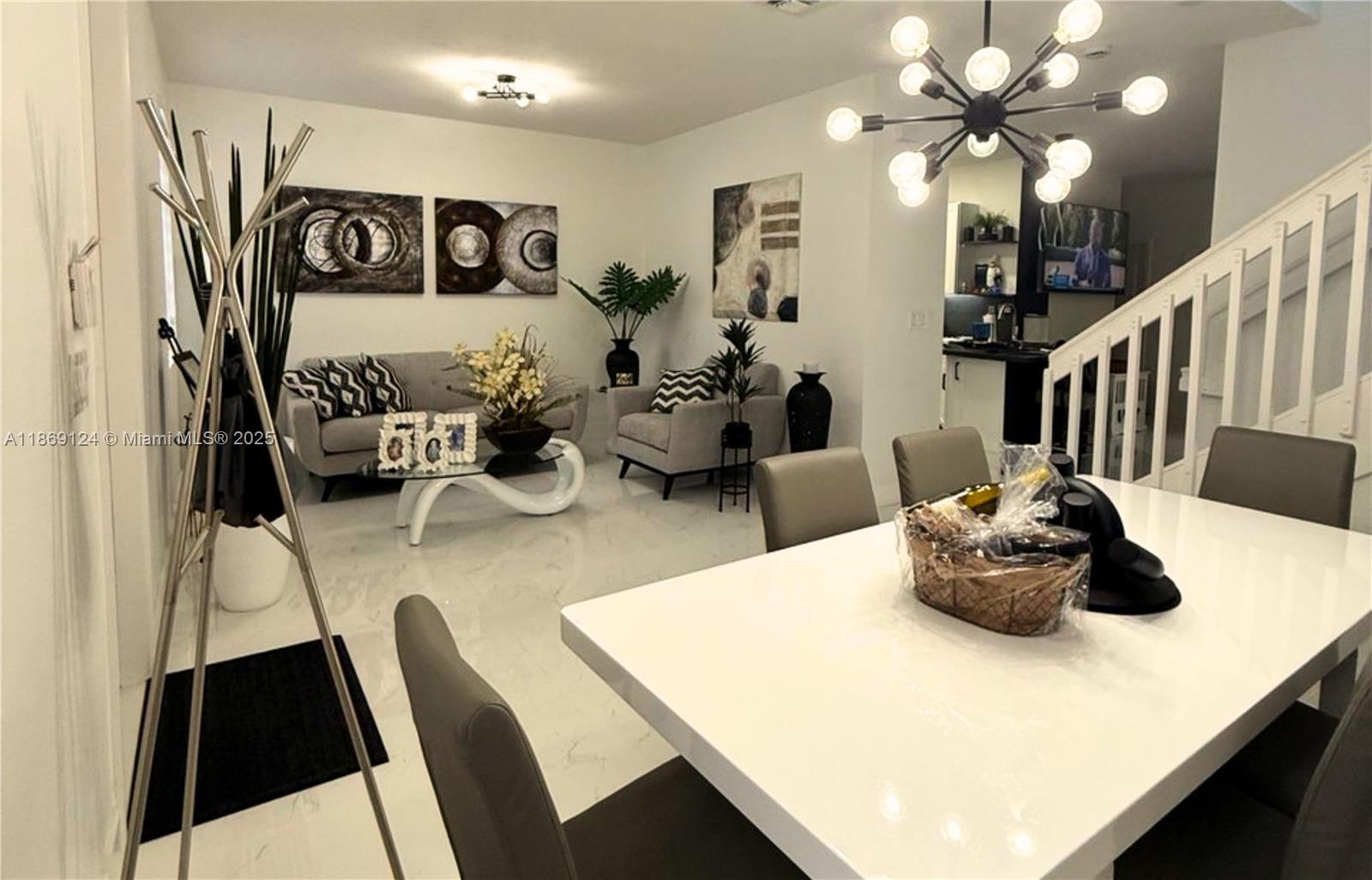 MANDARIN LAKES - Residential