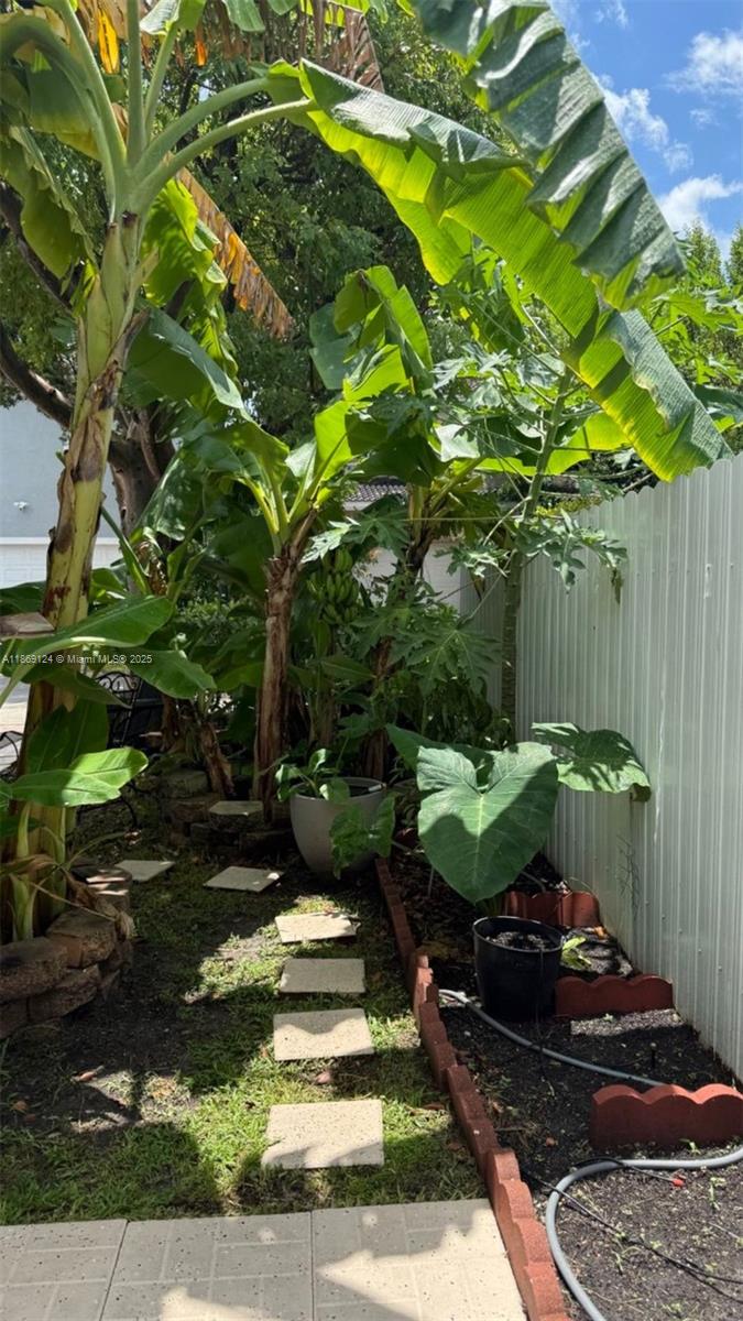 MANDARIN LAKES - Residential