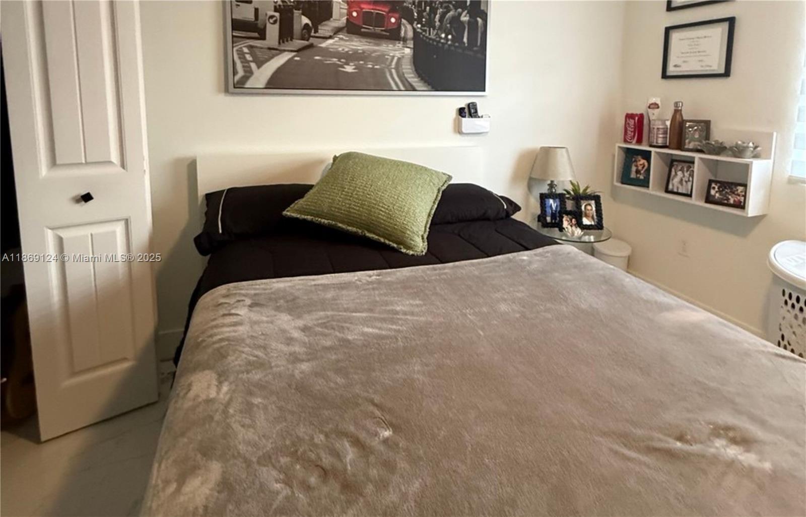 MANDARIN LAKES - Residential