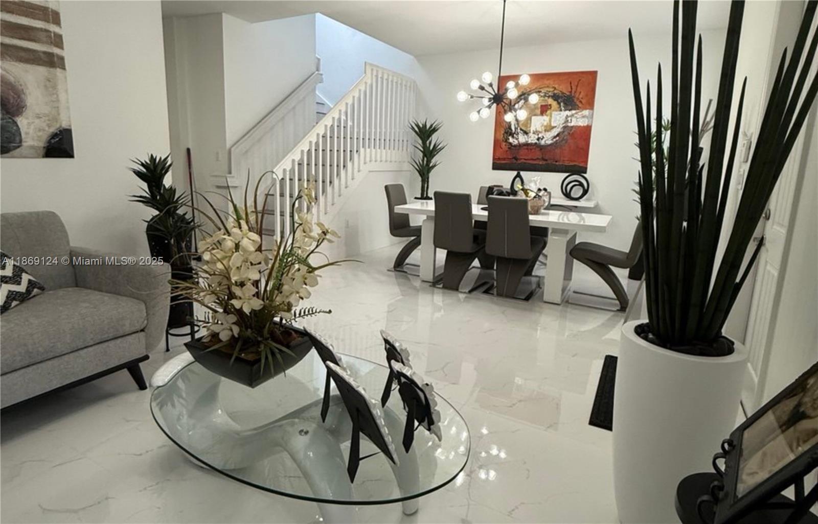 MANDARIN LAKES - Residential