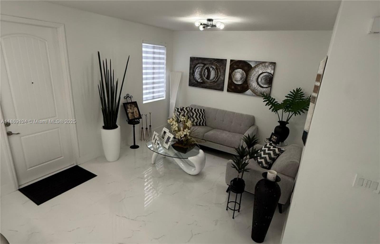 MANDARIN LAKES - Residential