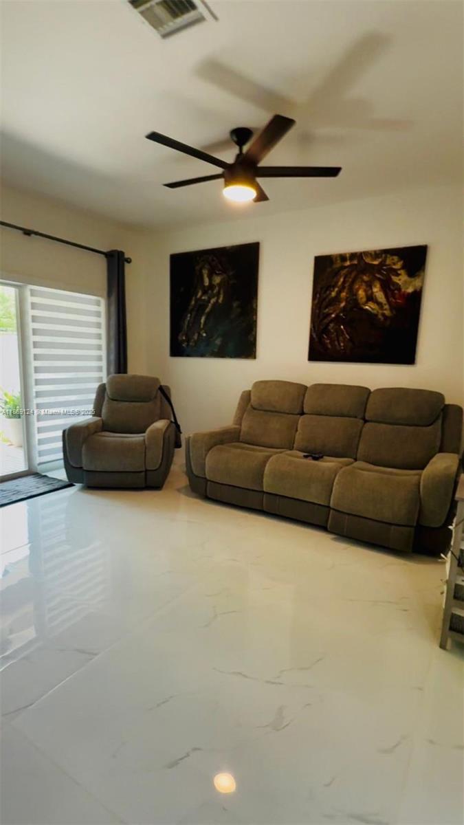 MANDARIN LAKES - Residential