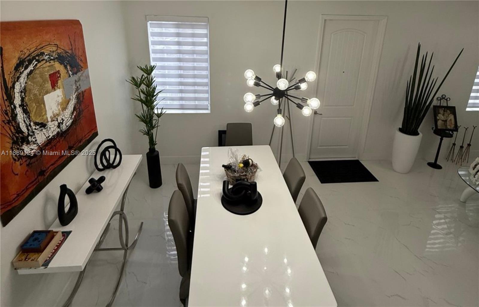 MANDARIN LAKES - Residential