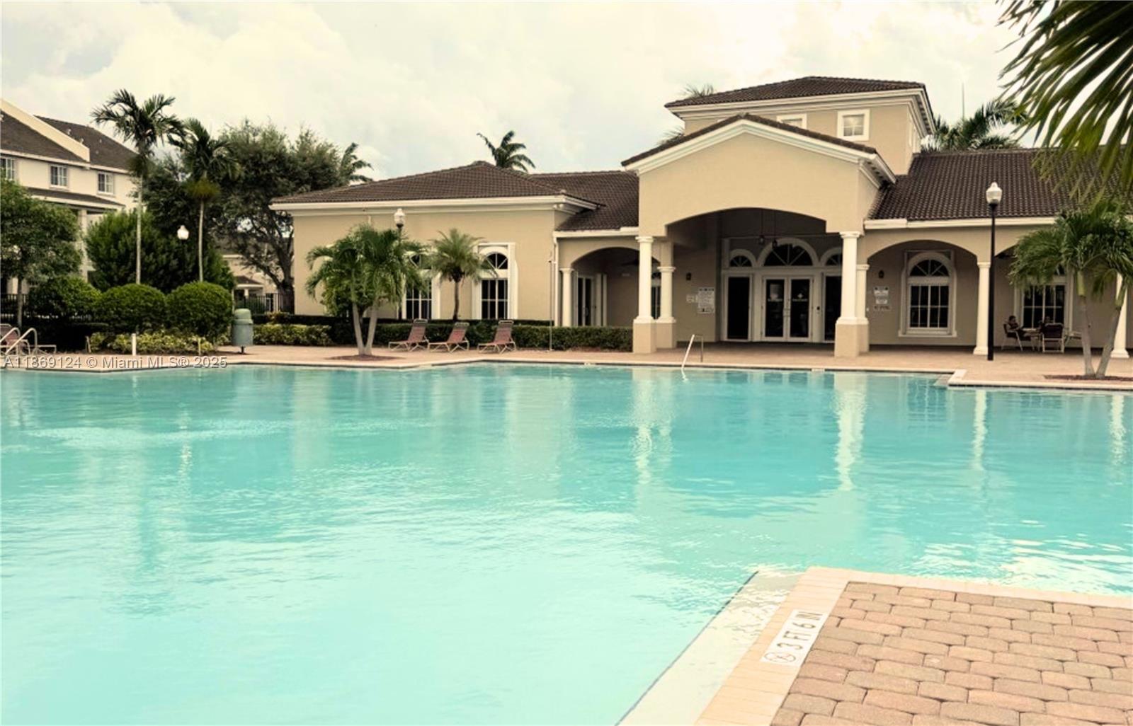 MANDARIN LAKES - Residential