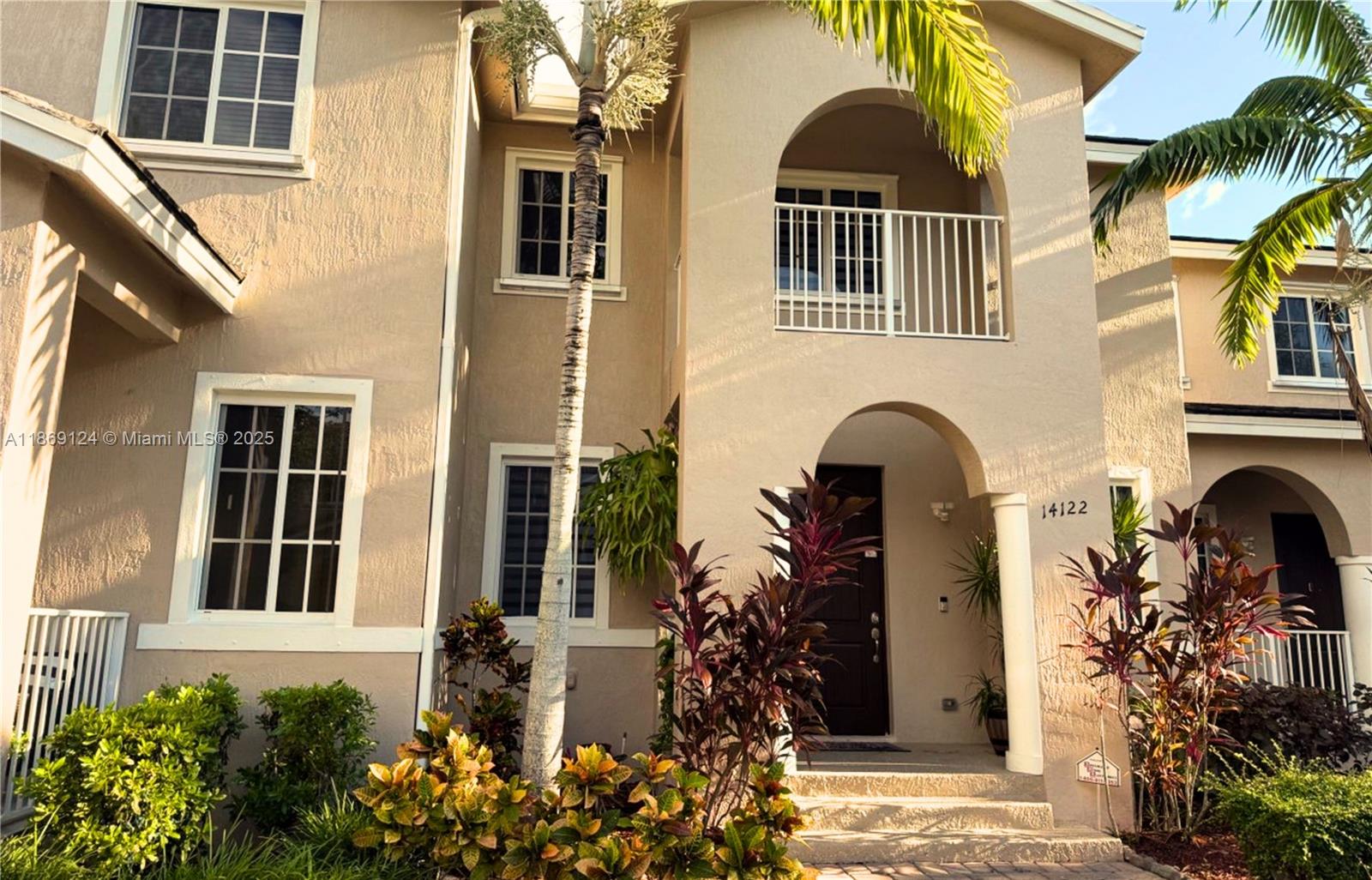 MANDARIN LAKES - Residential