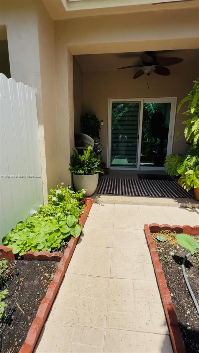 MANDARIN LAKES - Residential