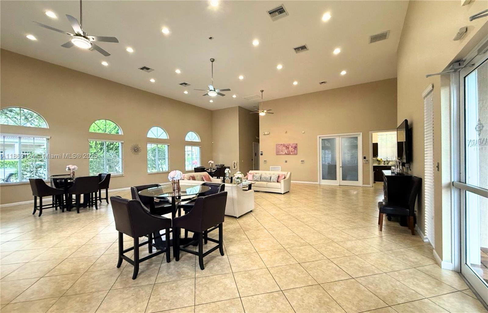 MANDARIN LAKES - Residential