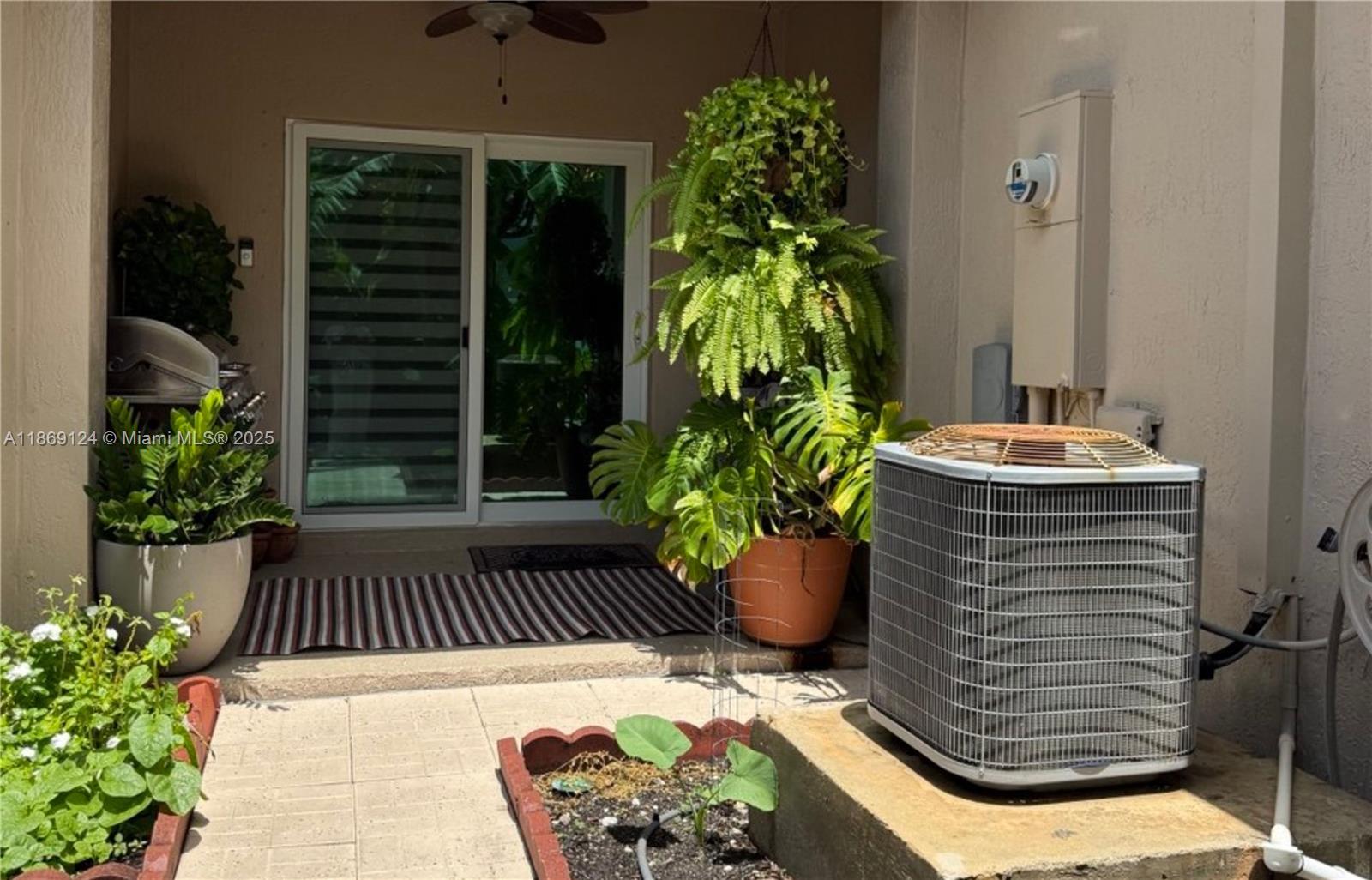 MANDARIN LAKES - Residential