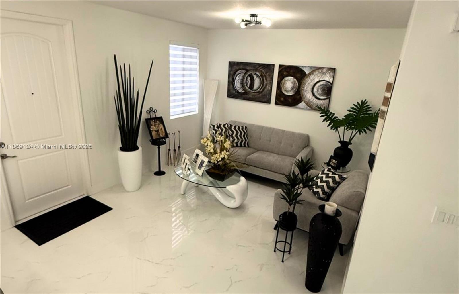 MANDARIN LAKES - Residential