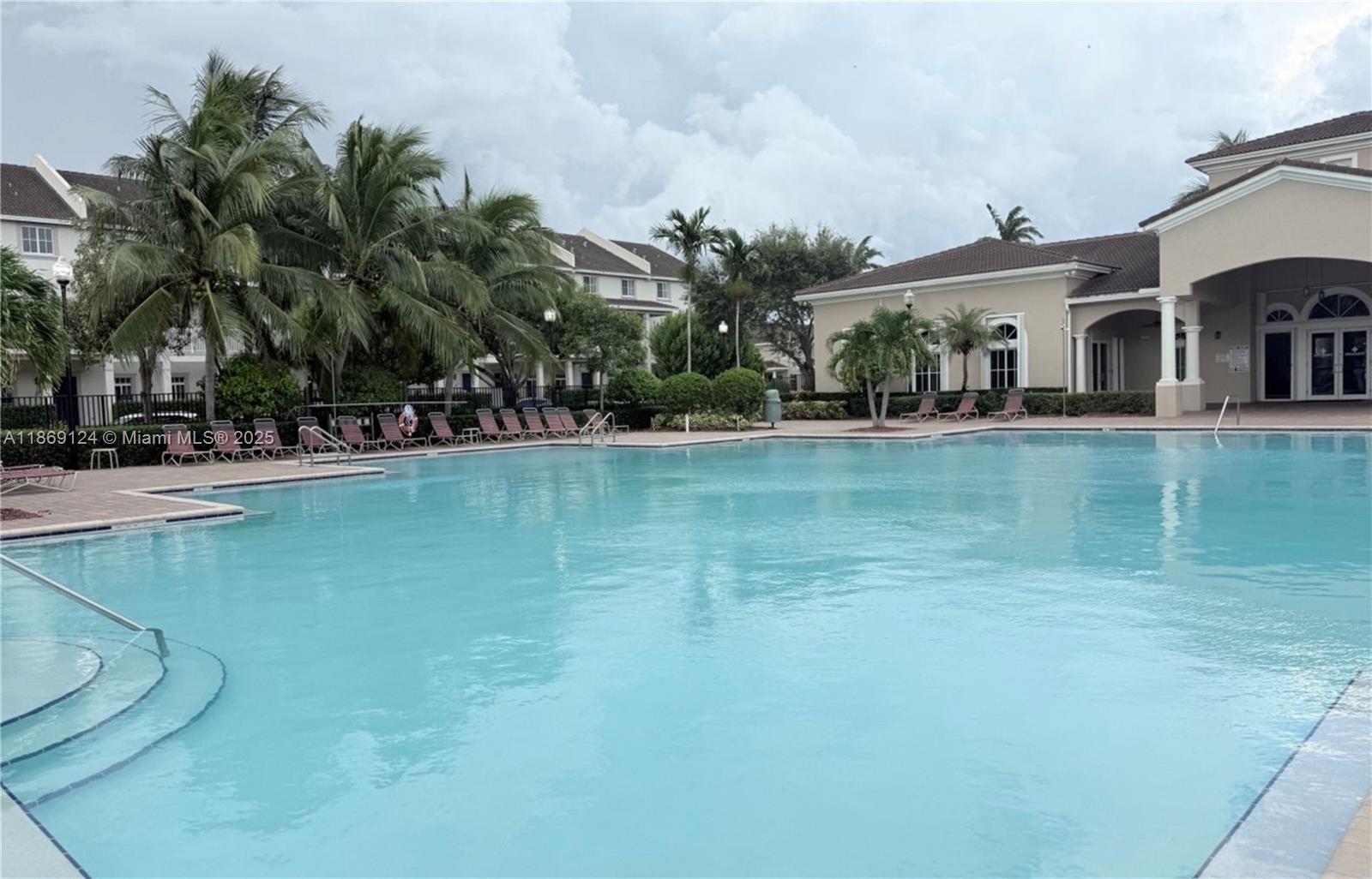 MANDARIN LAKES - Residential