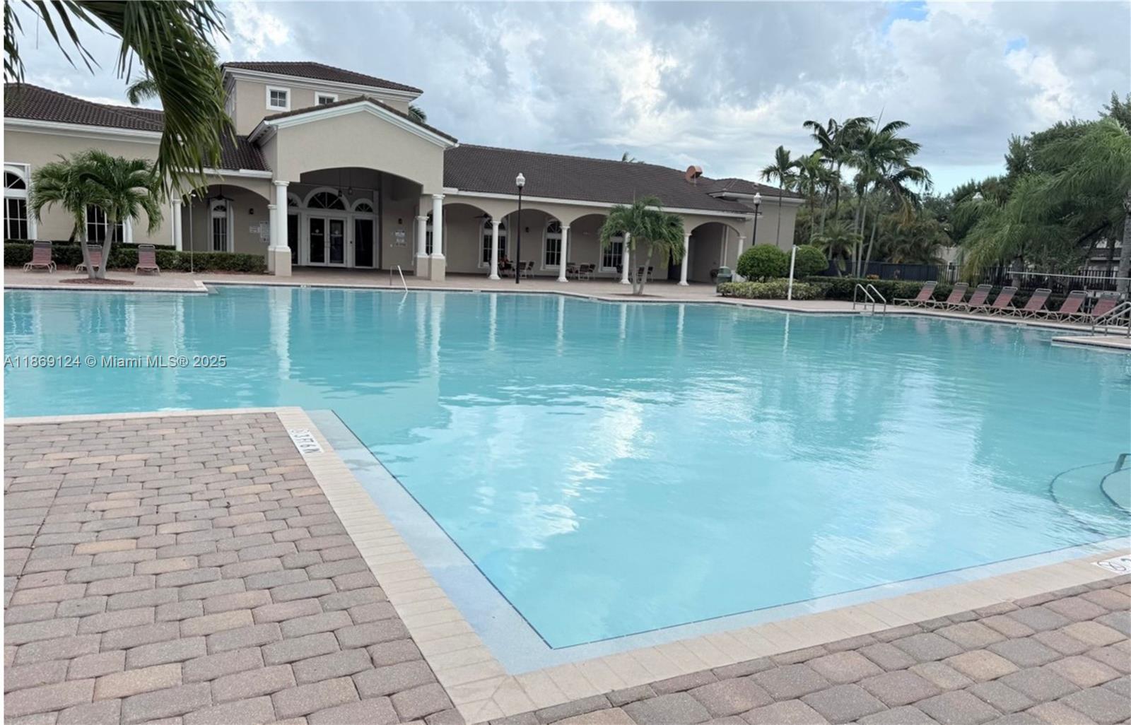 MANDARIN LAKES - Residential