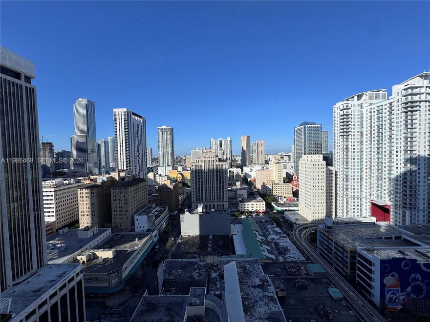 LIVING IN AN AMAZING LUXURY BUILDING IN DOWNTOWN MIAMI! 1BED 1BATH + DEN, W/ BEAUTIL VIEWS TO THE POOL AND CITY. ITALIAN KITCHEN, BLACK GRANITE COUNTERS. BOSH BRAND STAINLESS STEEL KITCHEN APPLIANCES. WINDOWS/SLIDERS. LARGE WHITE PORCELAIN TILES IN LIVING AREAS, BATHROOM AND BEDROOM. AMENITIES: INFINITY POOL, CABANAS, DAY BEDS, BBQ, SAUNA, STEAM ROOM, SPA, YOGA & PILATES ROOM, FITNESS CENTER, 24HR CONCIERGE & SECURITY. 1 ASSIGNED PARKING SPACE, 24HR VALET PARKING.WALKABLE NEIGHBORHOOD W/ BANKS, RESTAURANTS, METRO MOVER, GROCERY STORE, MOVIE THEATRE, MUSEUMS, KASEYA, PERFORMING ARTS CENTER, BAYFRONT PARK. TAKE THE METRO MOVER ACROSS THE STREET TO BRICKELL AREA W/ LUXURY SHOPPING AND DINING. CONNECT TO TRANSPORTATION FOR A QUICK TRIP TO THE MIAMI INTERNATIONAL AIRPORT.