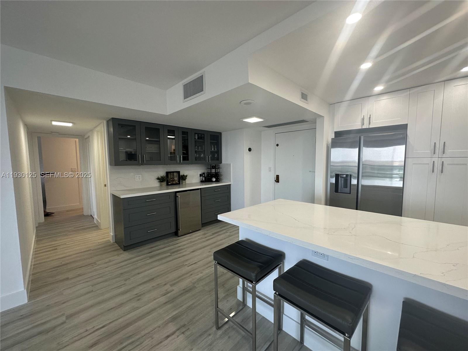 HALLMARK OF HOLLYWOOD CON - Residential