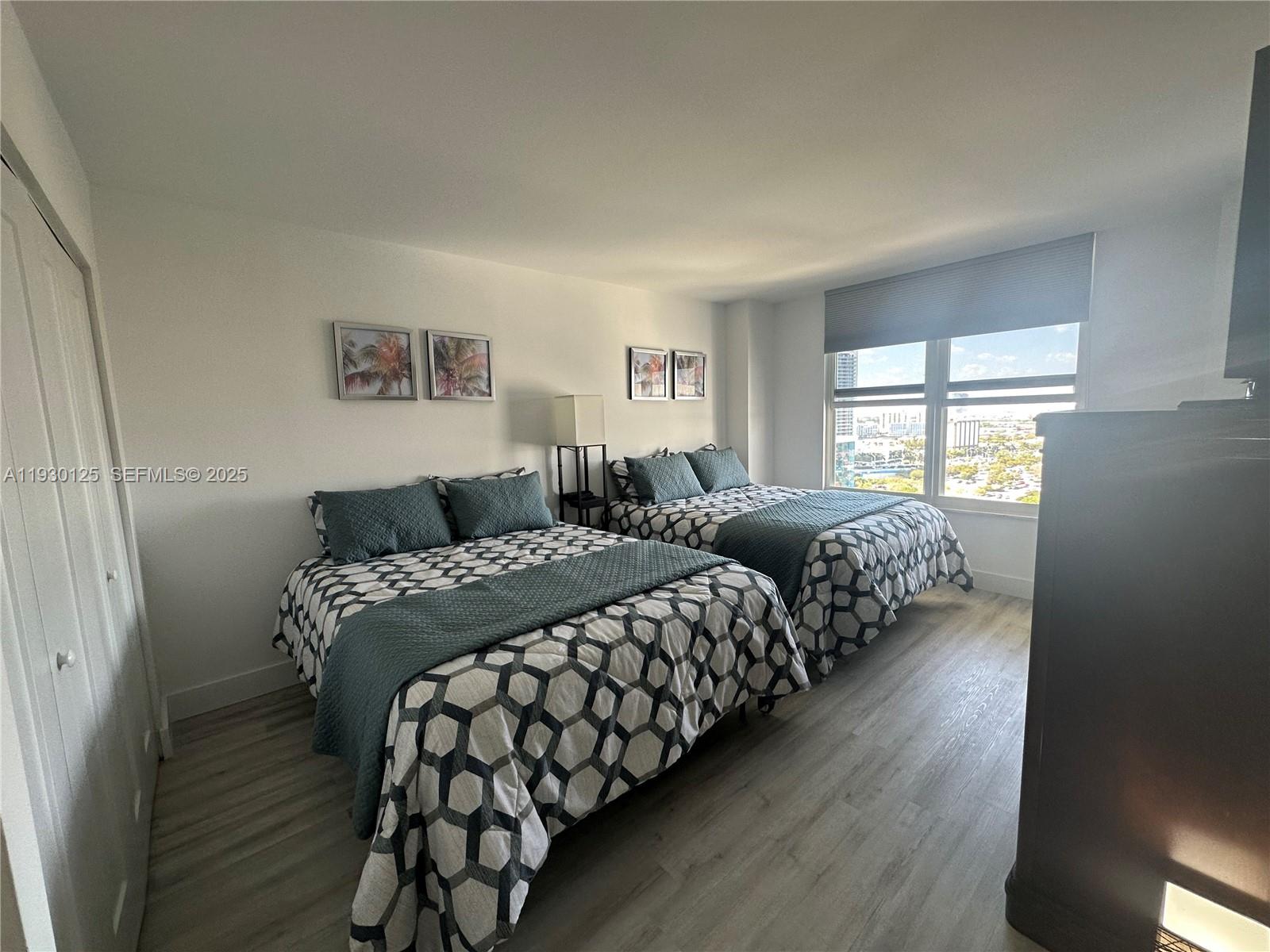 HALLMARK OF HOLLYWOOD CON - Residential